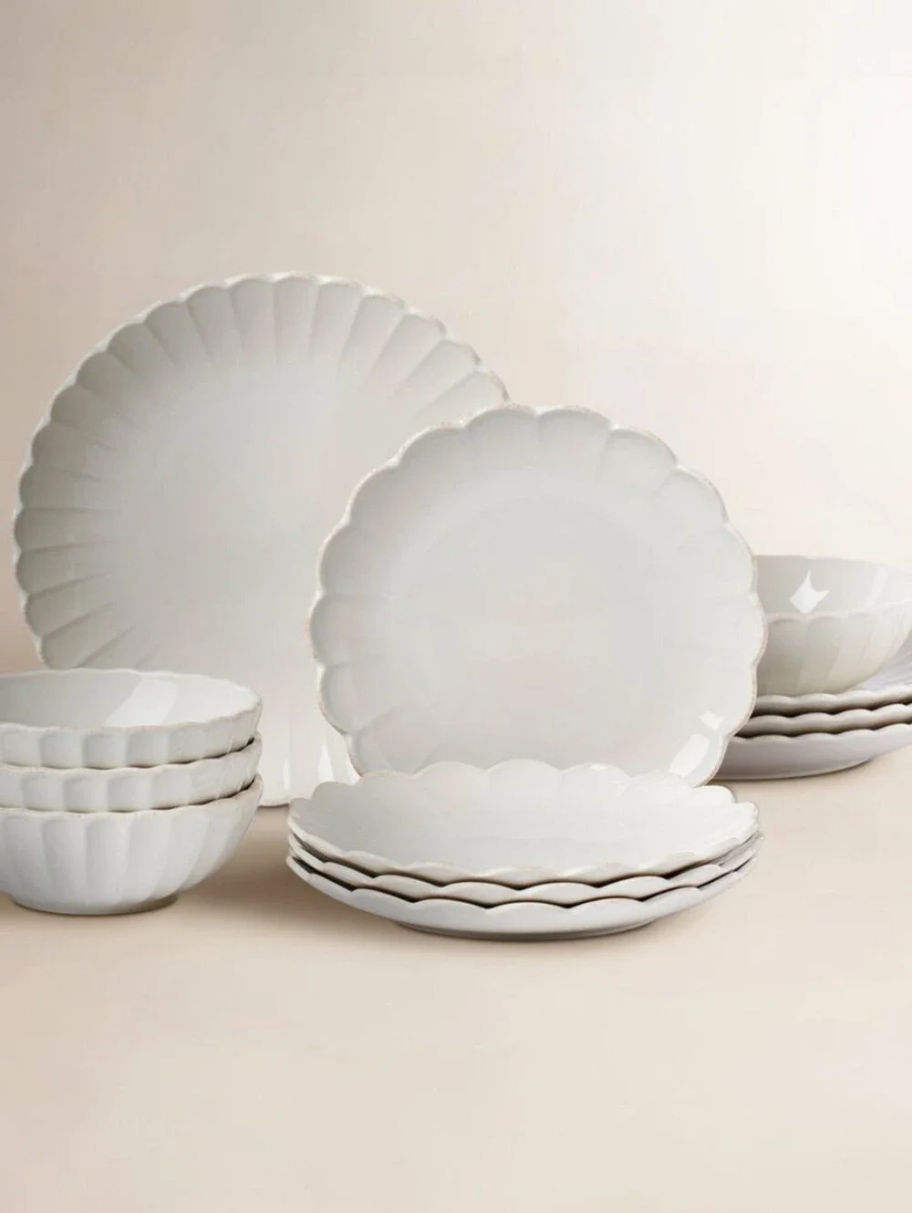 Lenox French Perle Scallop 12 Piece Dinnerware Set, Service for 4